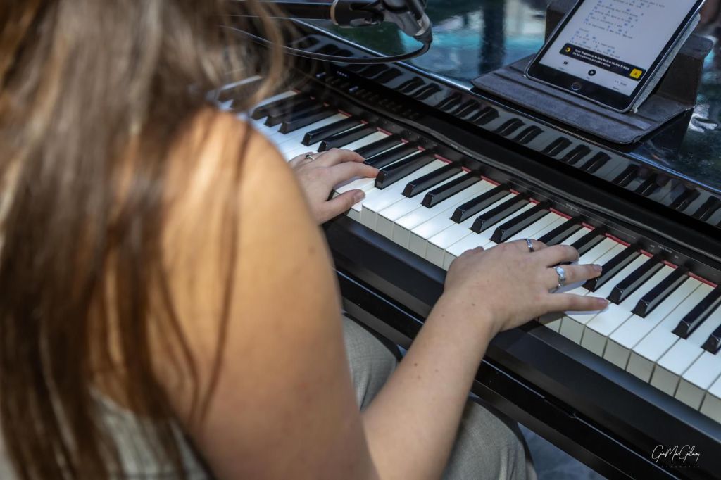 Live muziek Chocolat Breda Judith Verbist muzikant pianist en zangeres